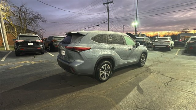 Used 2023 Toyota Highlander XLE image 30