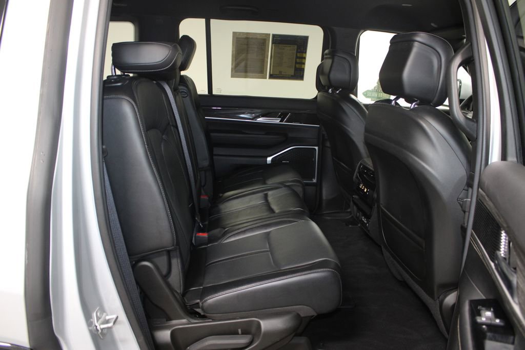 Used 2022 Jeep Wagoneer Series II image 32