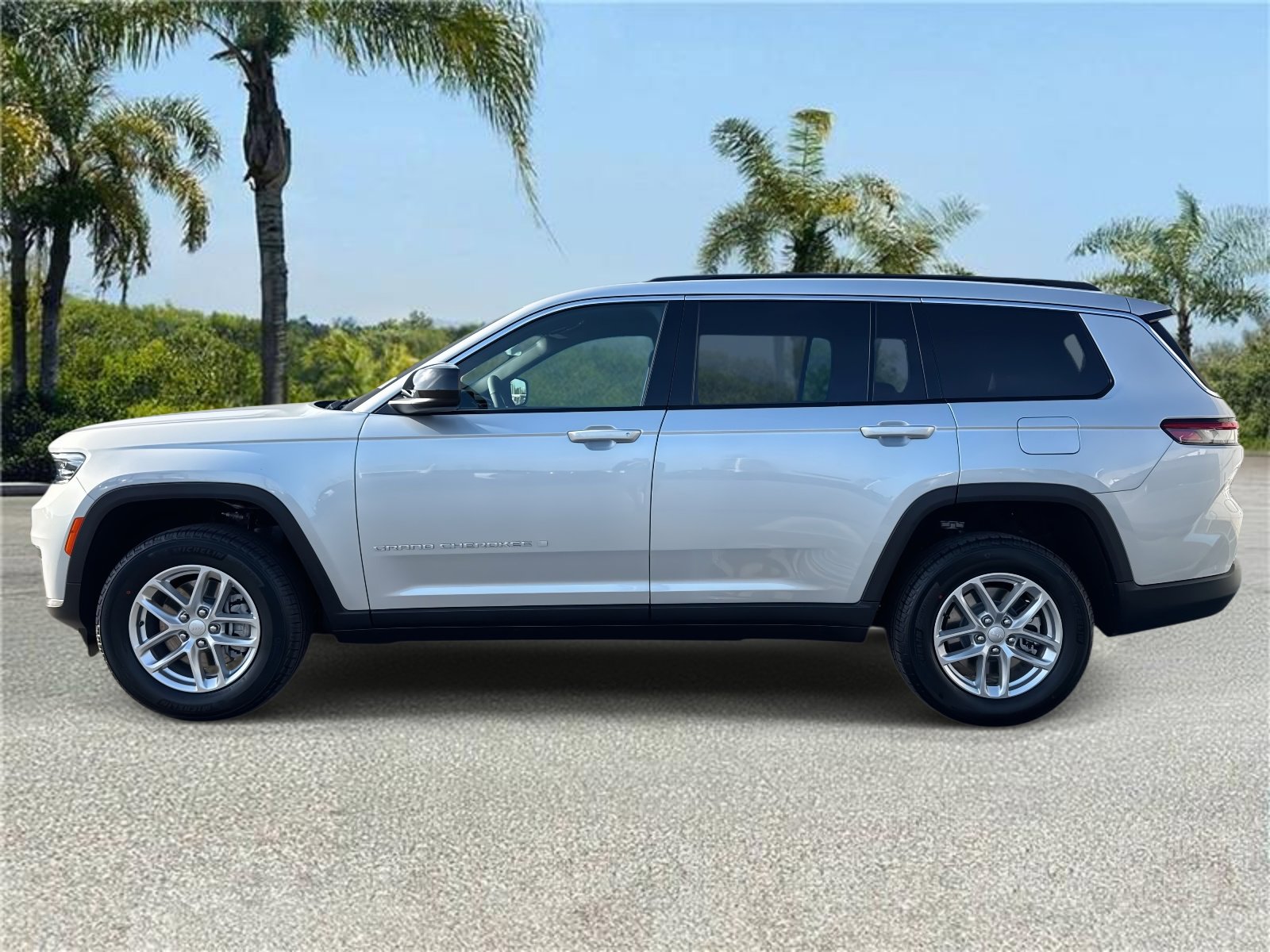 New 2026 Jeep Grand Cherokee L 2WD image 2