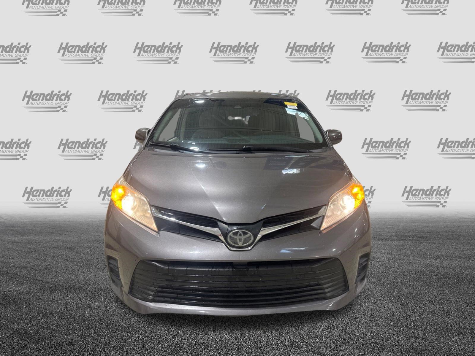Used 2018 Toyota Sienna LE FWD image 38