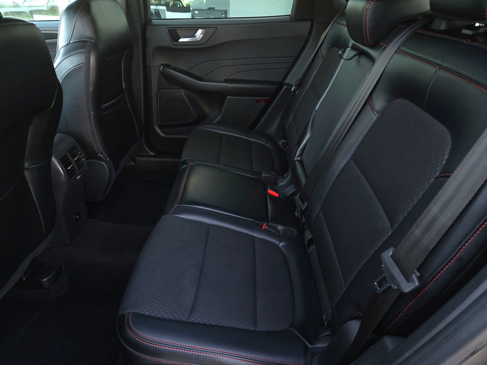 Used 2024 Ford Escape ST-Line image 11