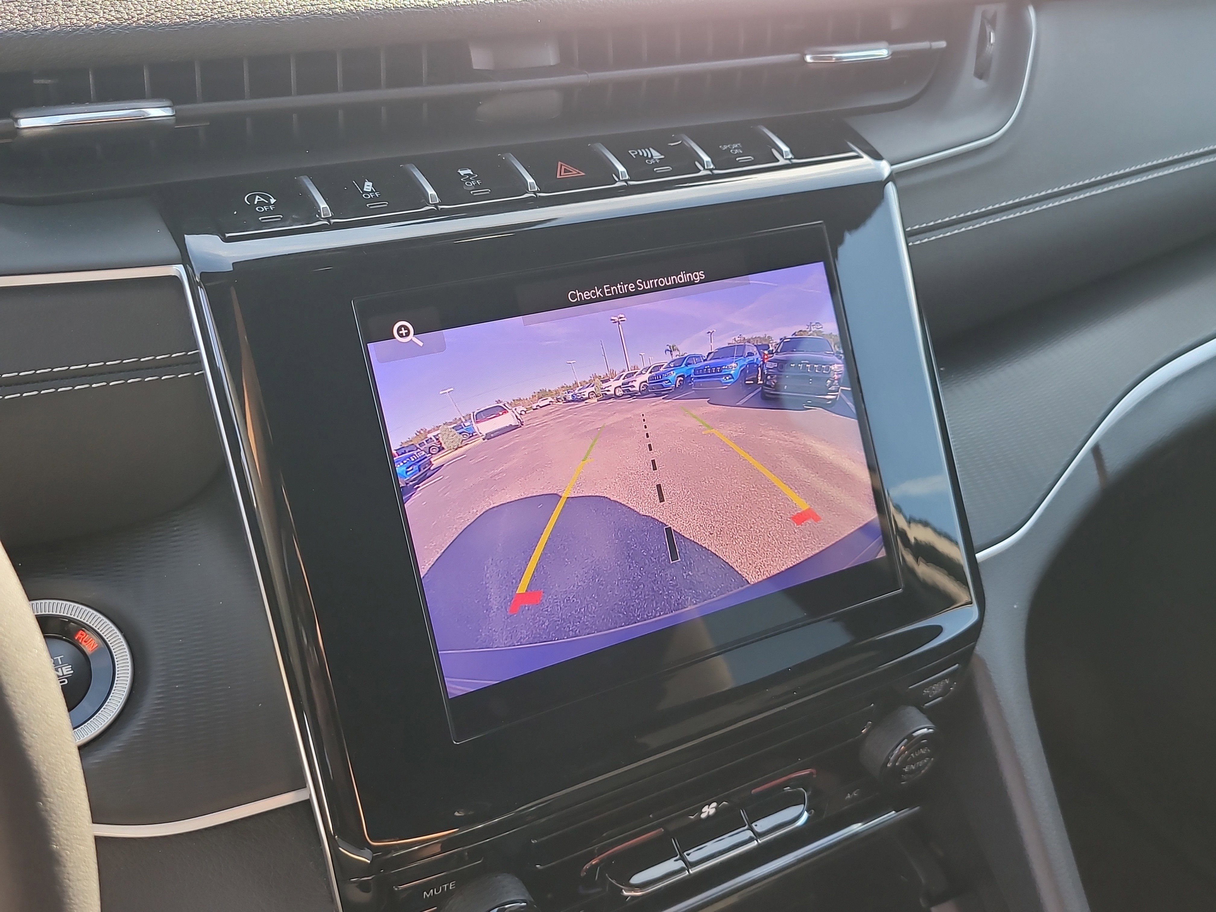 Used 2025 Jeep Grand Cherokee Laredo w/ MOPAR Finishing Package image 21