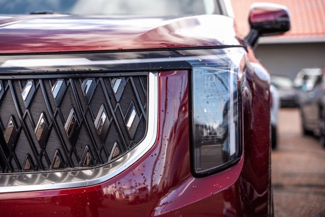 Used 2025 Kia Carnival LXS image 10