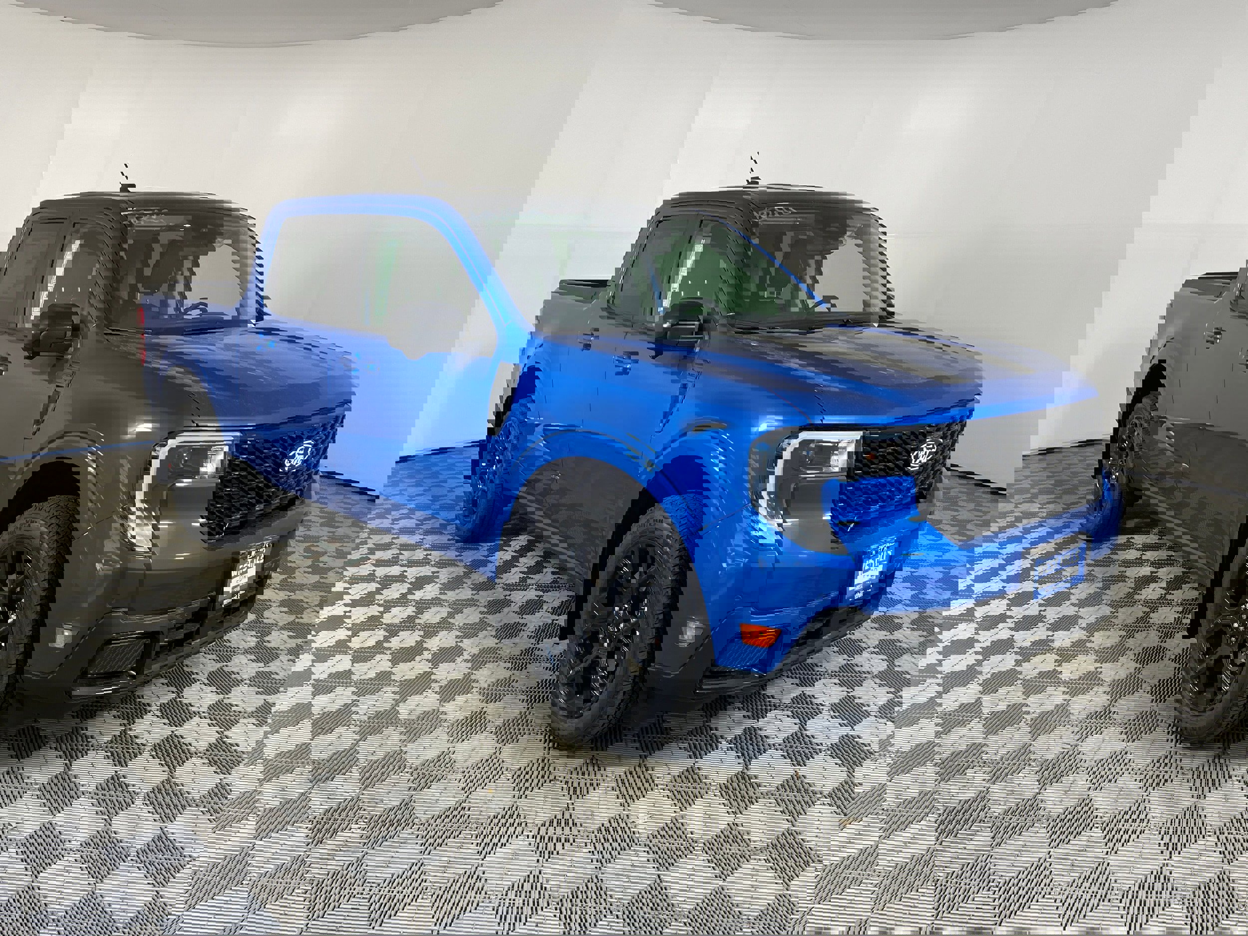 New 2025 Ford Maverick Lariat w/ Black Appearance Package image 7