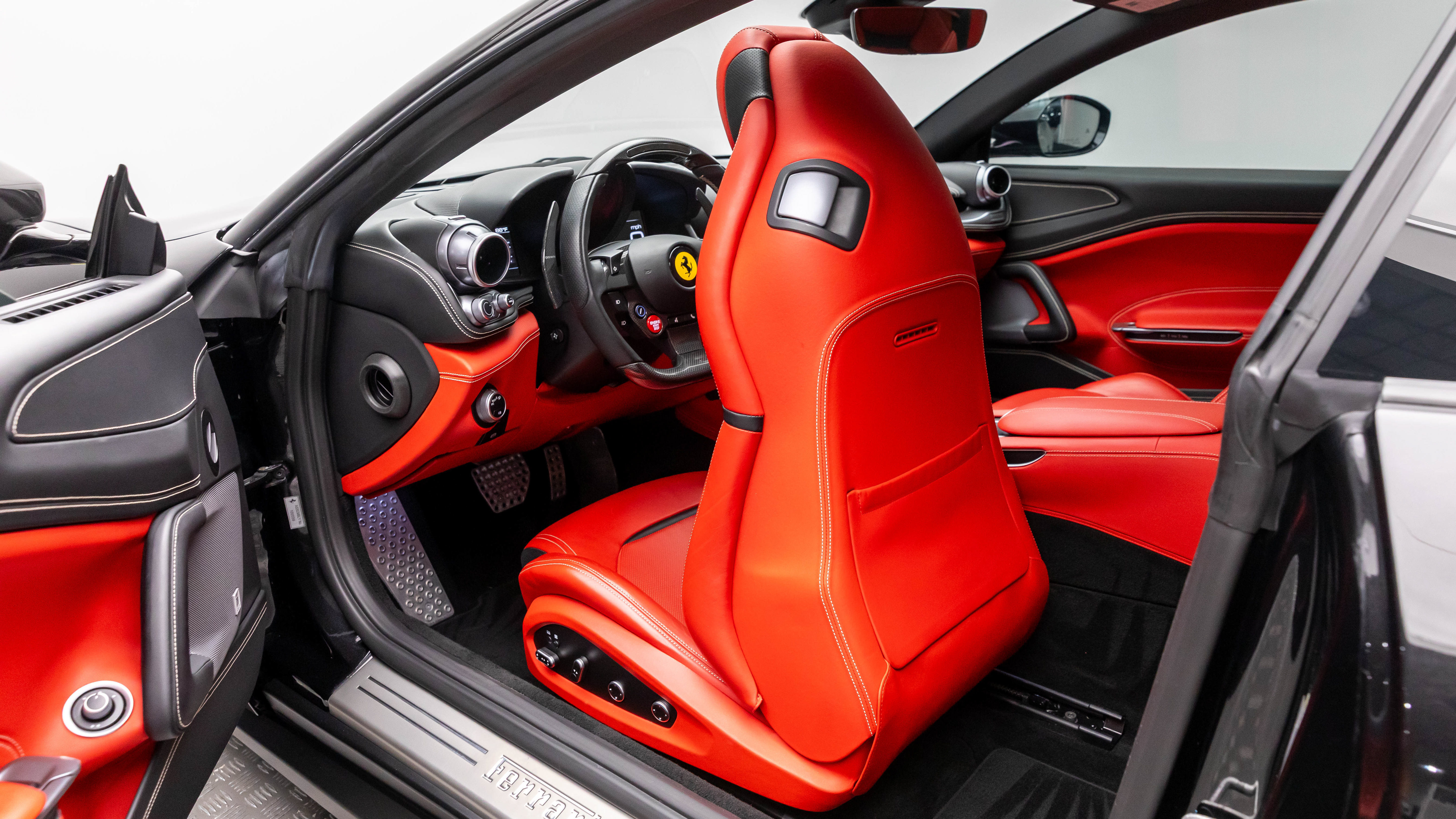 Used 2020 Ferrari GTC4Lusso T RWD image 27