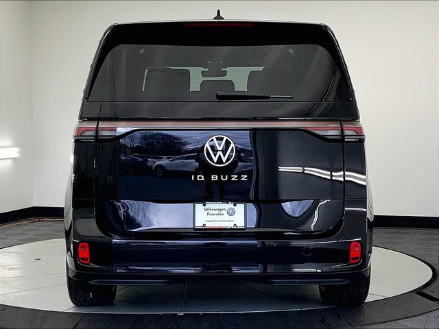 New 2025 Volkswagen ID. Buzz Pro S RWD image 2