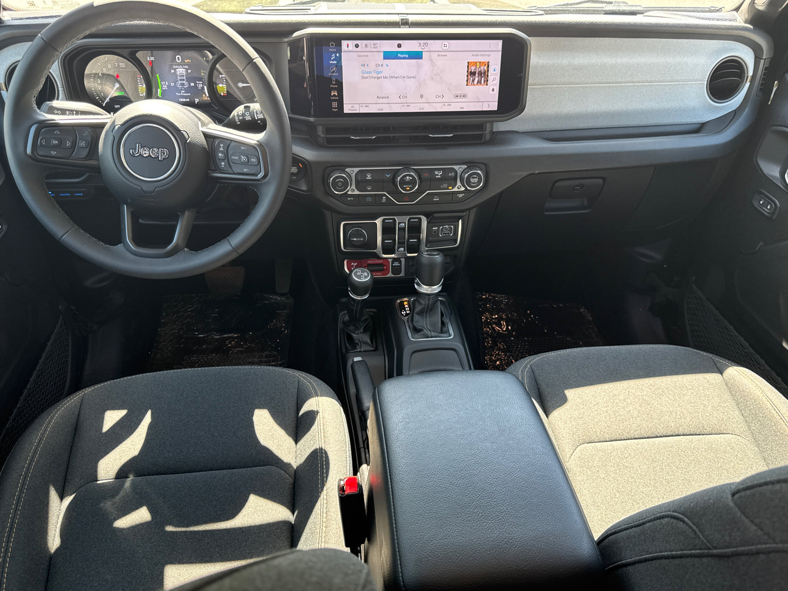 Used 2025 Jeep Wrangler Willys image 24