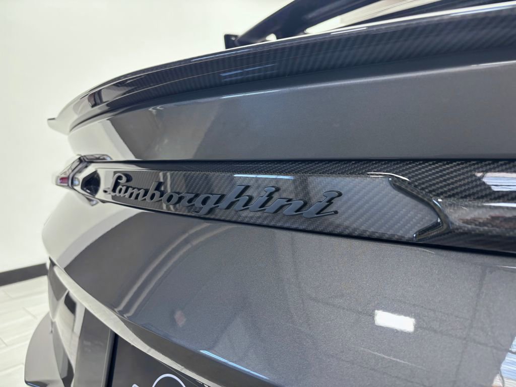 Used 2023 Lamborghini Urus Performante image 31