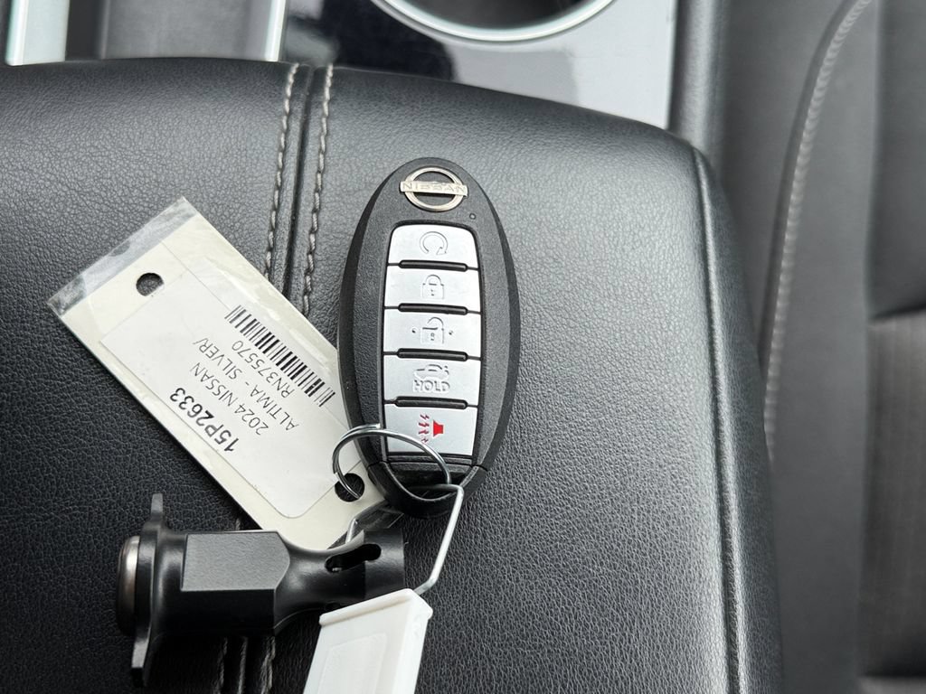 Used 2024 Nissan Altima 2.5 SV FWD image 41