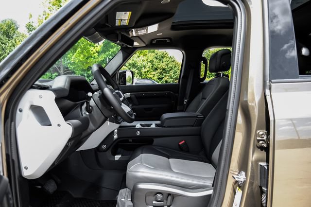 New 2026 Land Rover Defender 110 X-Dynamic SE AWD/4WD image 4