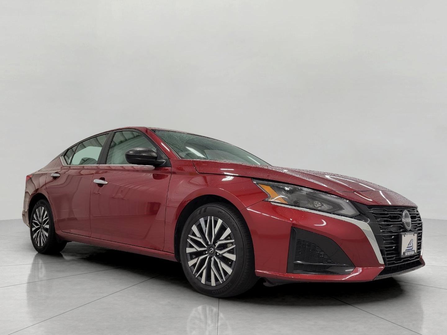 Used 2025 Nissan Altima 2.5 SV FWD image 1