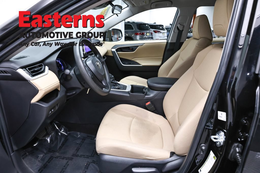 Used 2023 Toyota RAV4 LE AWD/4WD image 14