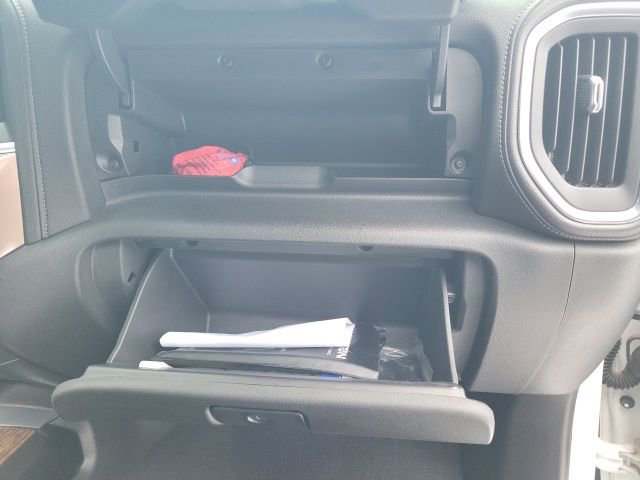 Used 2020 Chevrolet Silverado 1500 High Country w/ Technology Package image 16