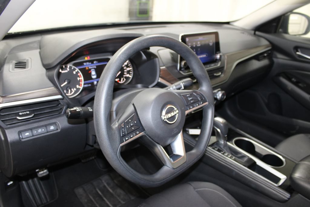 Used 2023 Nissan Altima 2.5 SV FWD image 18