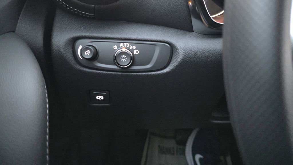 New 2026 Chevrolet Blazer LT w/ Convenience Package FWD image 19