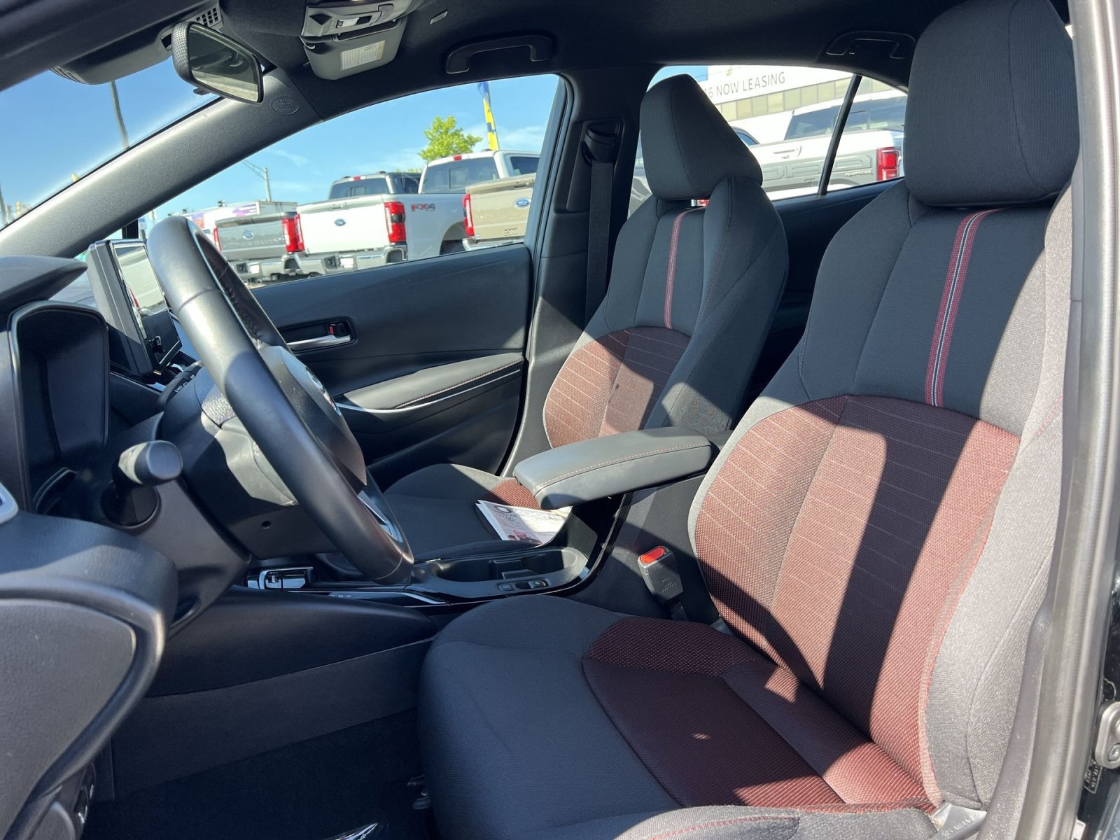 Used 2025 Toyota Corolla SE FWD image 13