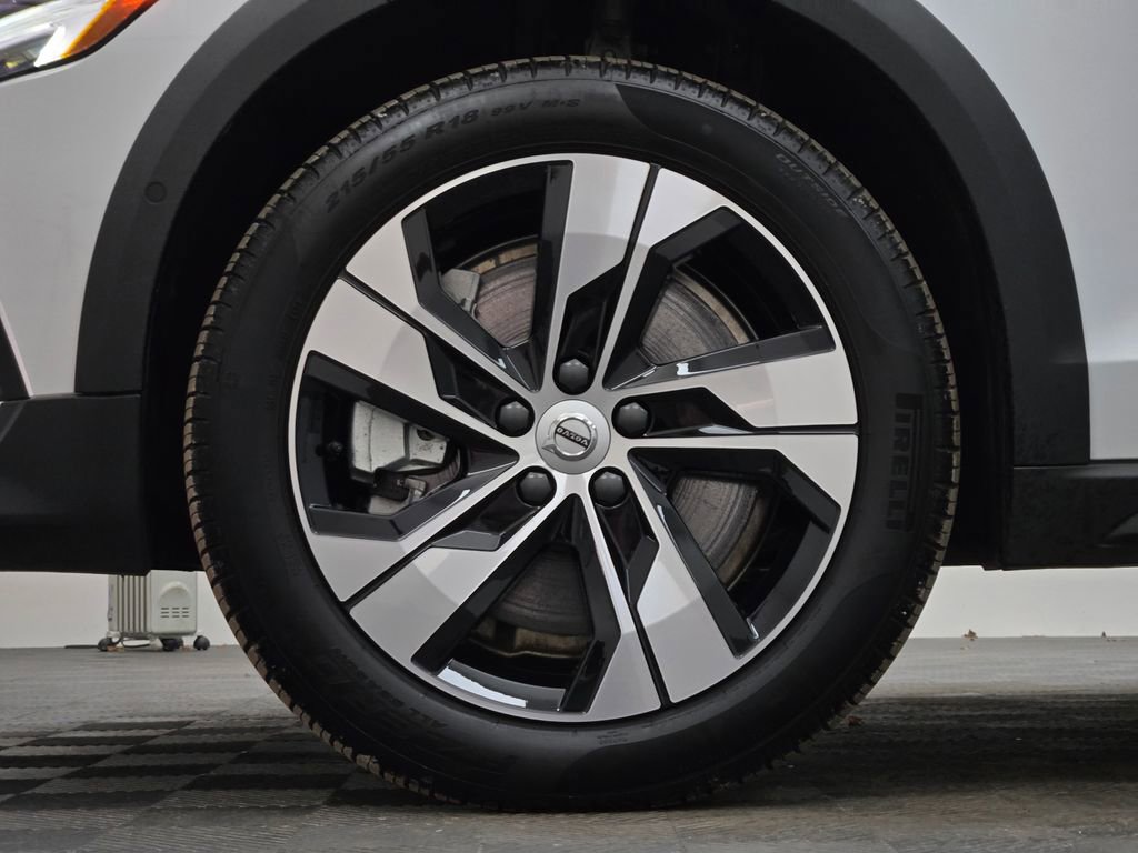 Used 2025 Volvo V60 B5 Cross Country Plus image 19