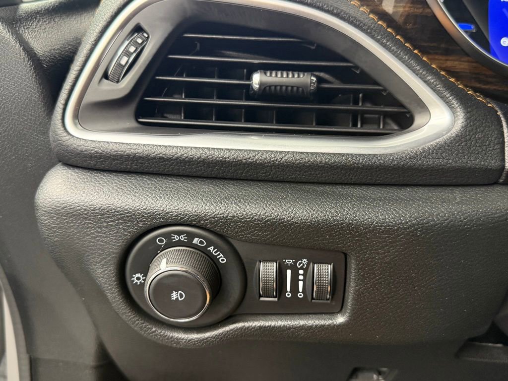 Used 2022 Chrysler Pacifica Pinnacle FWD image 31