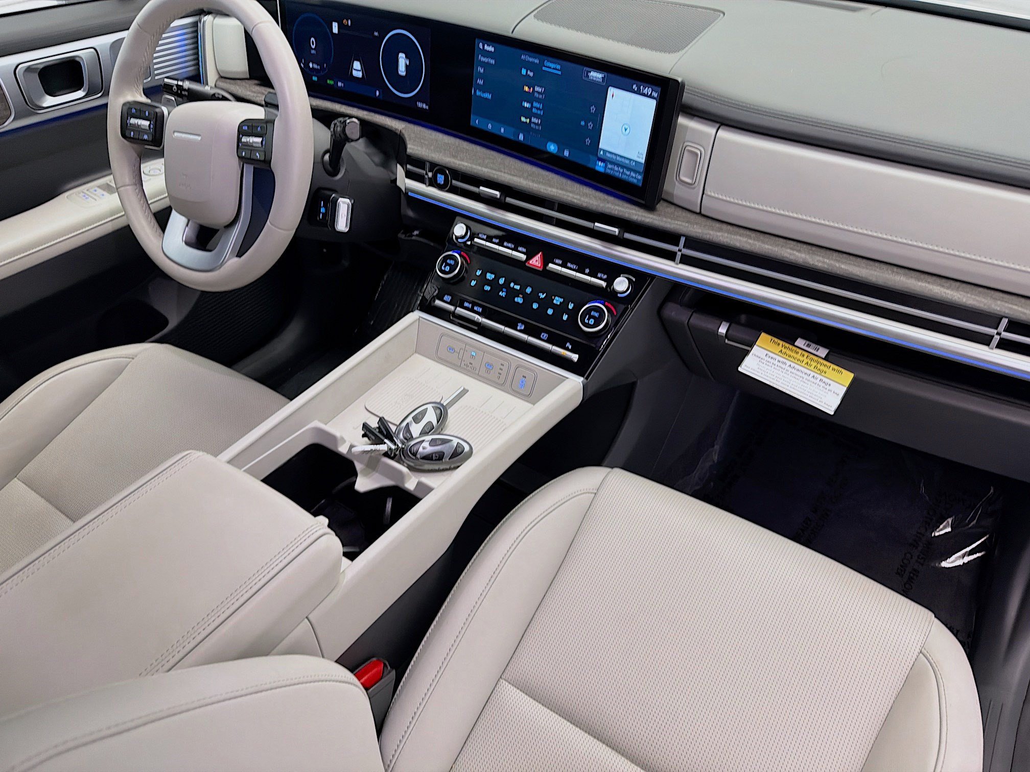 Used 2025 Hyundai Santa Fe Limited FWD image 12