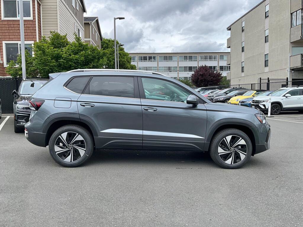 New 2026 Volkswagen Taos SE AWD/4WD image 9