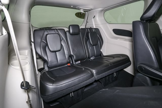 Used 2023 Chrysler Pacifica Touring-L FWD image 20