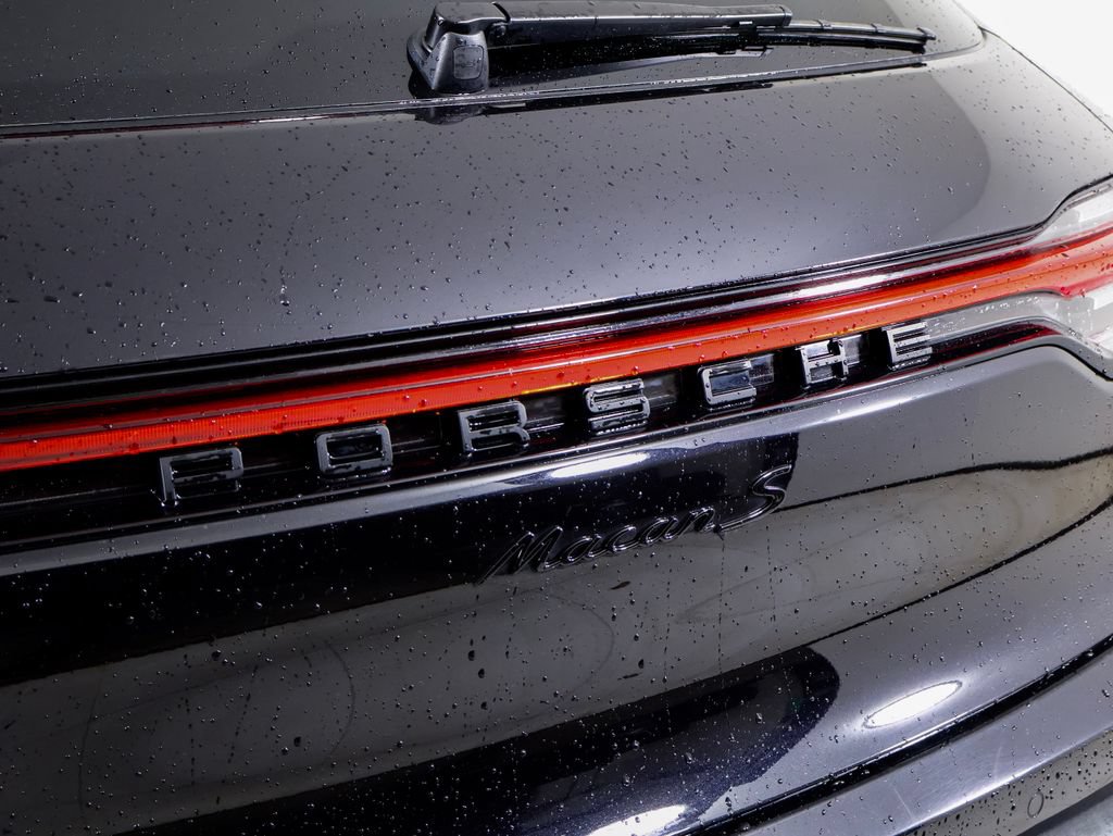 Certified 2025 Porsche Macan S w/ Premium Package Plus AWD/4WD image 11