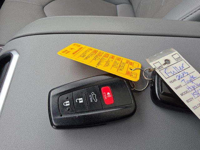 Used 2023 Toyota Highlander Platinum AWD/4WD image 54