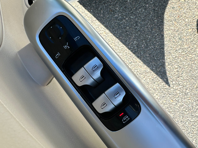 Used 2025 Mercedes-Benz C 300 4MATIC Sedan image 24