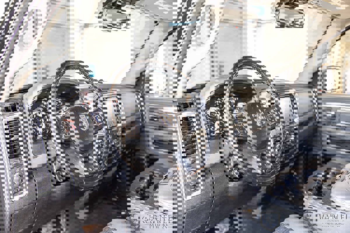 Used 2020 RAM 1500 Classic SLT w/ Luxury Group image 17