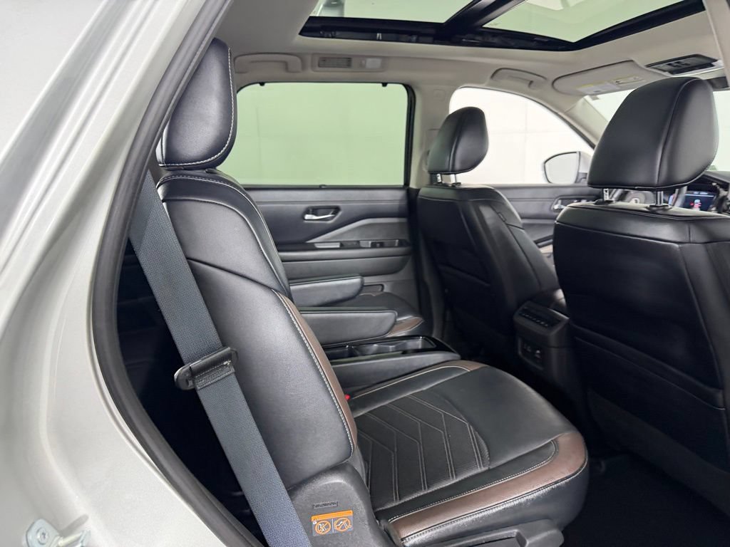 Used 2024 Nissan Pathfinder Platinum AWD/4WD image 30