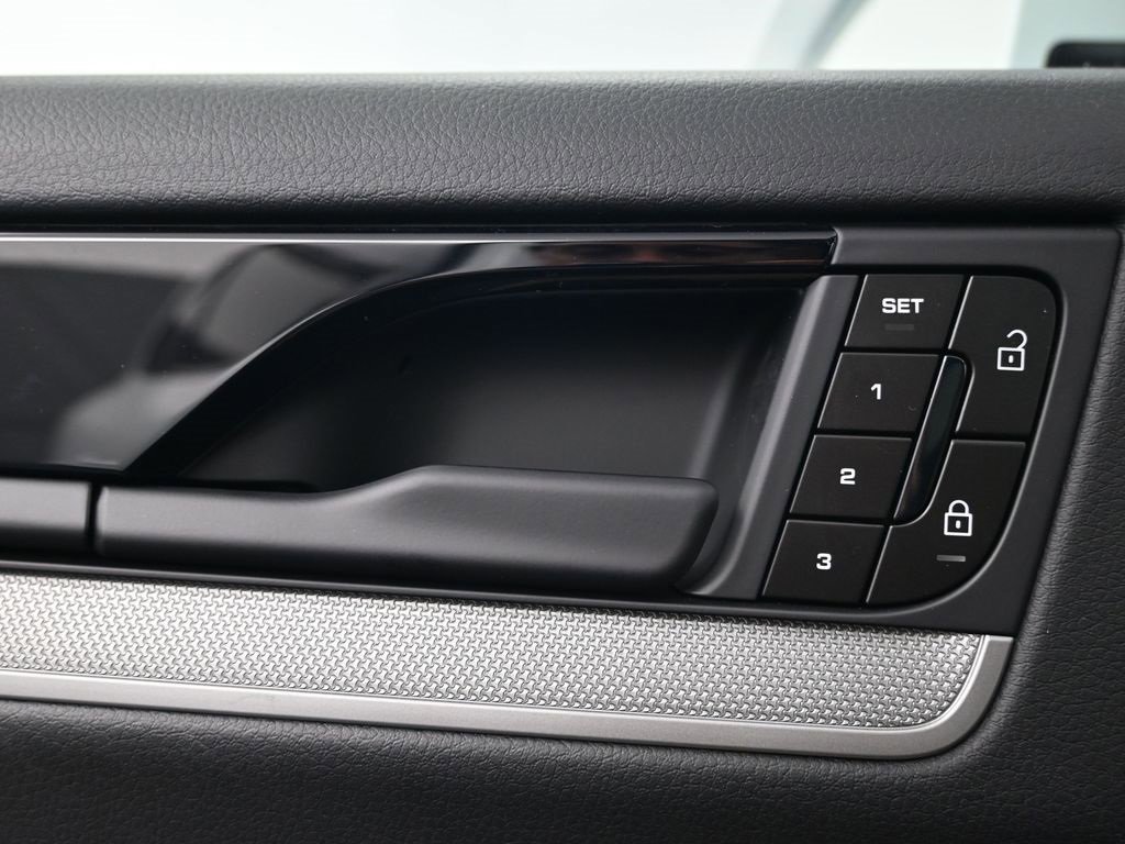 New 2026 Porsche Cayenne Coupe image 18