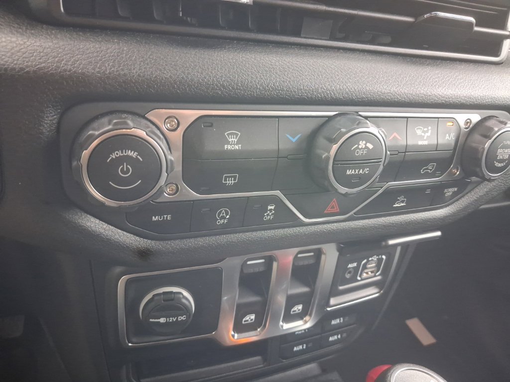 Used 2025 Jeep Wrangler Sport AWD/4WD image 26