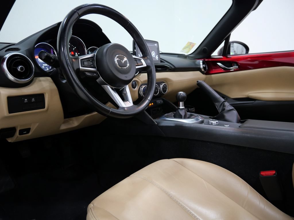 Used 2019 MAZDA MX-5 Miata Grand Touring w/ GT-S Package RWD image 10