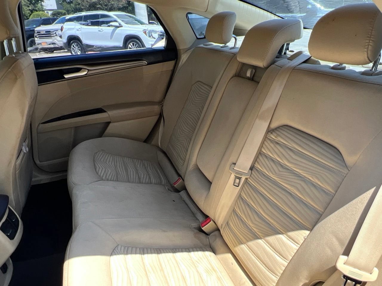 Used 2016 Ford Fusion SE FWD image 23