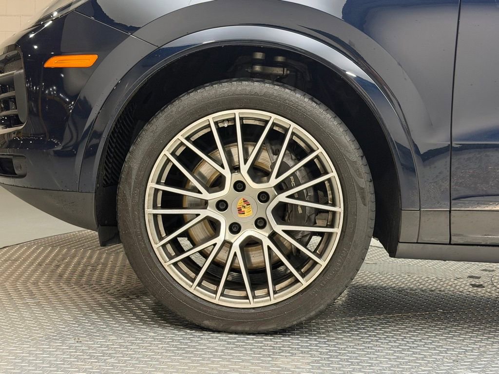 Used 2023 Porsche Cayenne Platinum Edition image 5