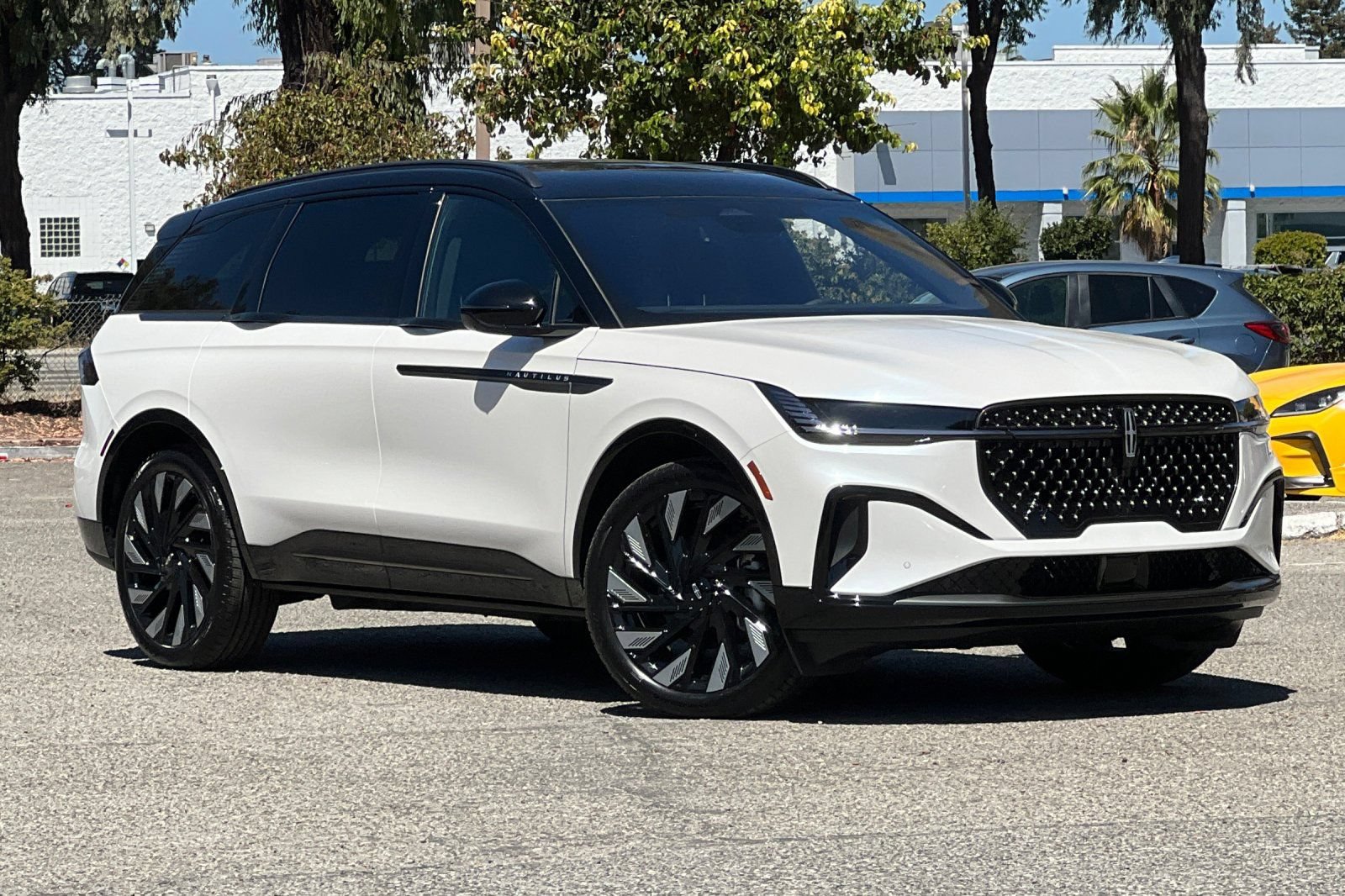 New 2026 Lincoln Nautilus Reserve w/ Jet Appearance Package AWD/4WD image 2