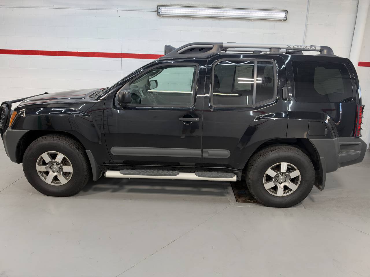 Used 2011 Nissan Xterra PRO-4X AWD/4WD image 2