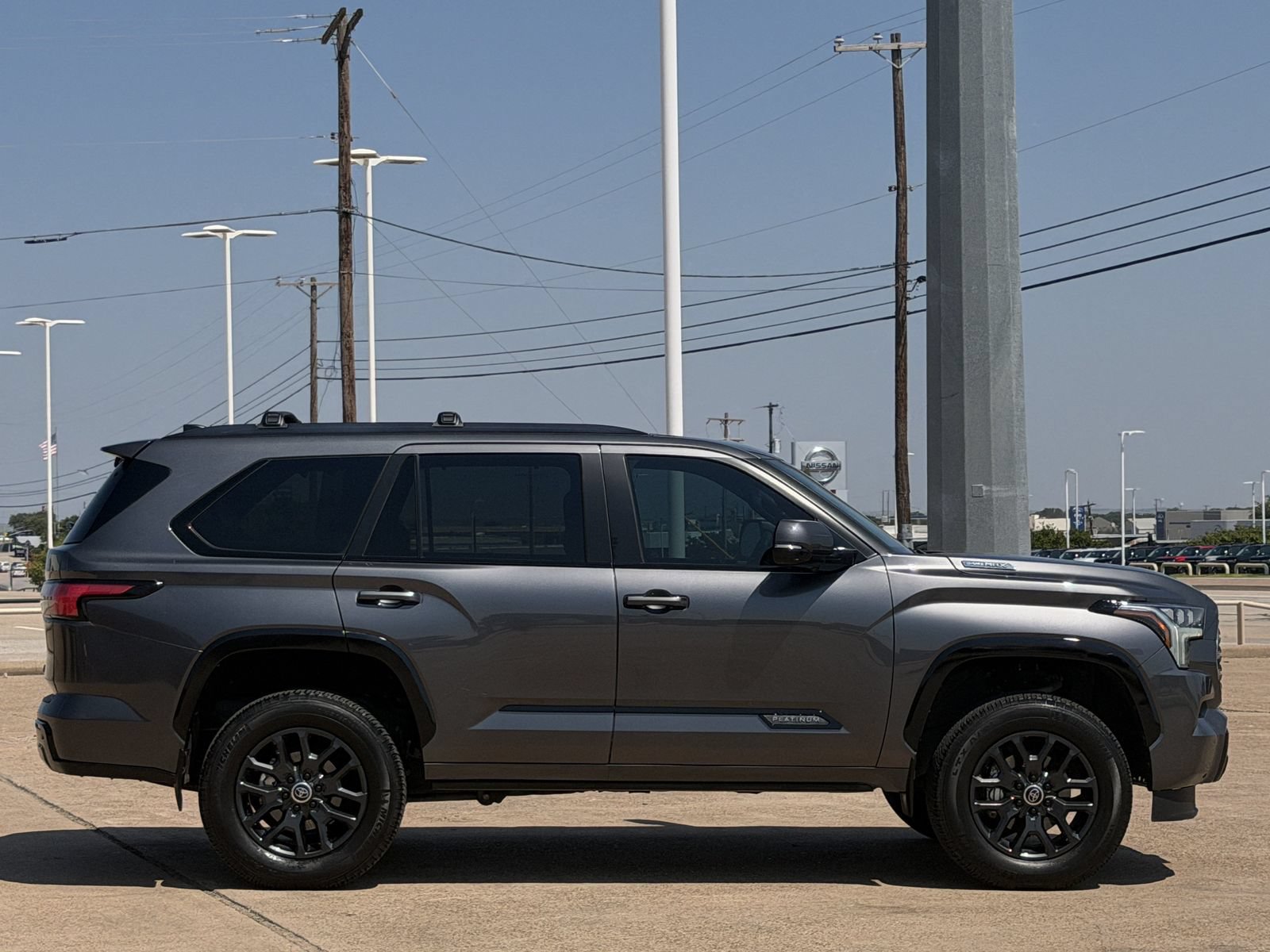 Used 2024 Toyota Sequoia Platinum AWD/4WD image 3