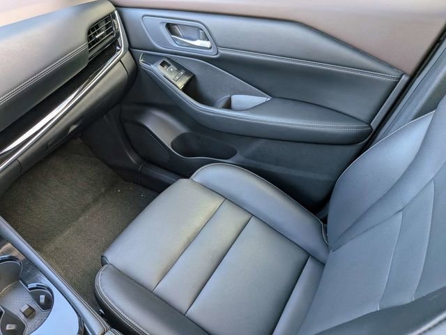 Used 2023 Nissan Rogue SL w/ SL Premium Package image 16