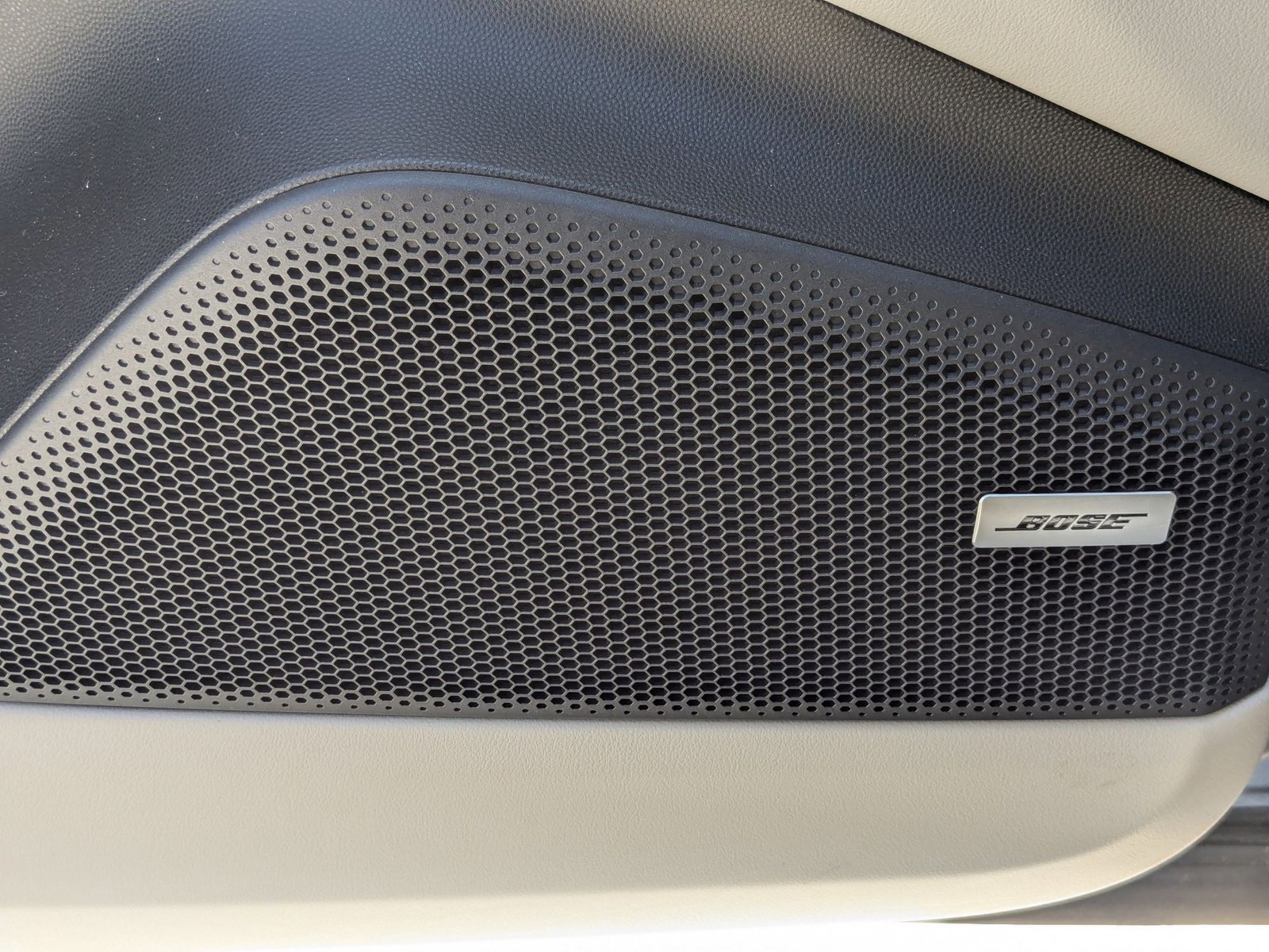 New 2024 Porsche Macan 4 Electric image 15