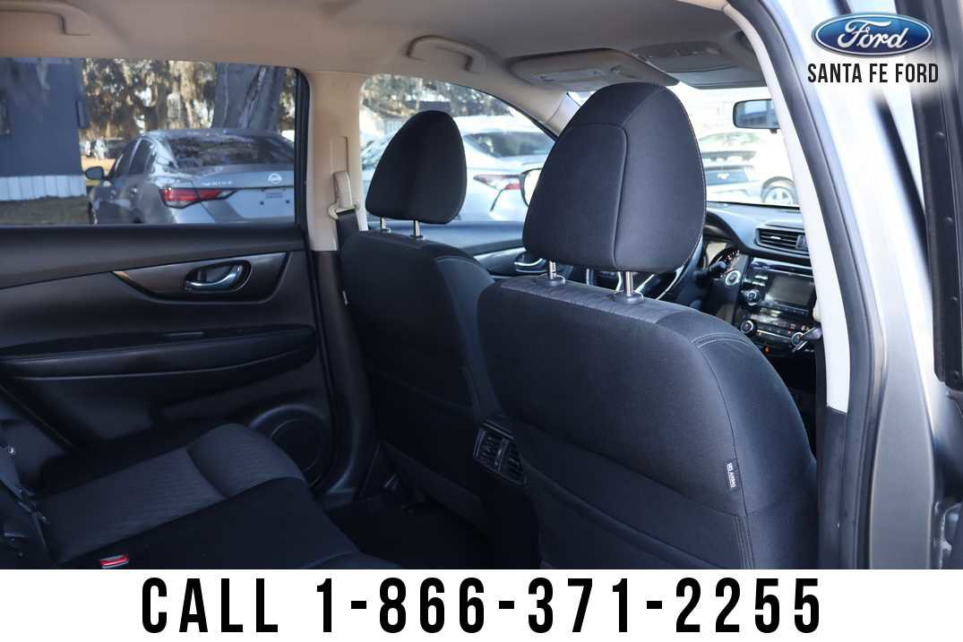 Used 2017 Nissan Rogue SV image 18