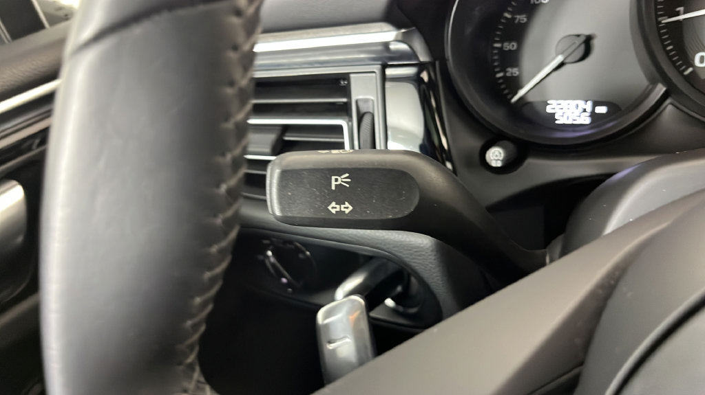 Used 2023 Porsche Macan Turbo AWD/4WD image 29