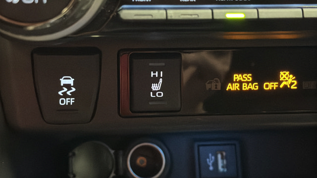 Used 2023 Toyota RAV4 XSE w/ Weather Package AWD/4WD image 33