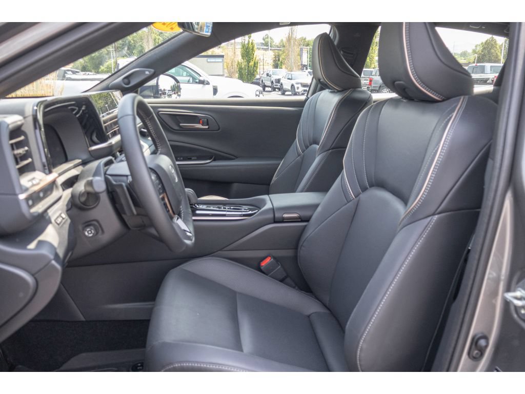 Used 2025 Toyota Crown Platinum AWD/4WD image 14