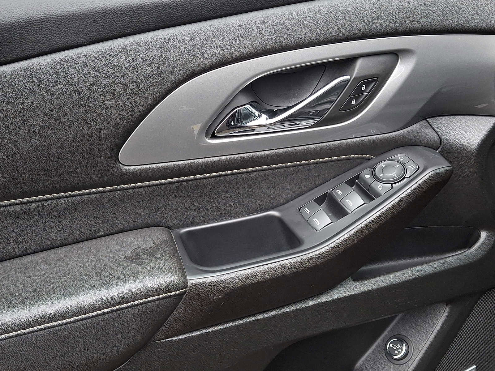 Certified 2022 Chevrolet Traverse LT w/ LT Premium Package image 13