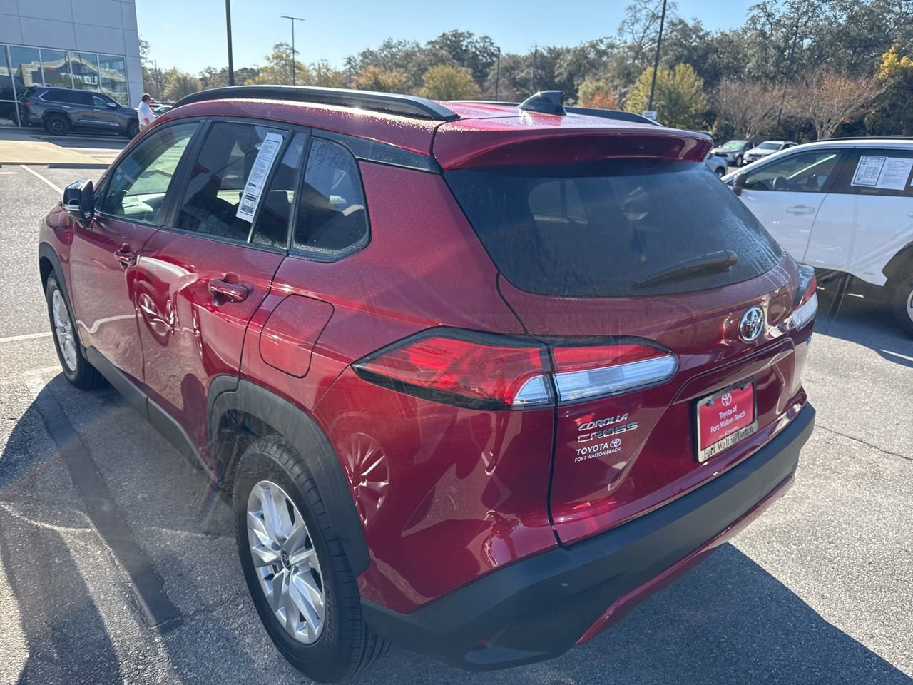Used 2025 Toyota Corolla Cross LE image 8