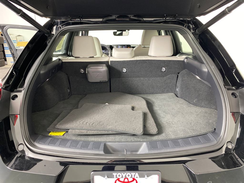 Used 2022 Lexus UX 250h w/ Premium Package image 32