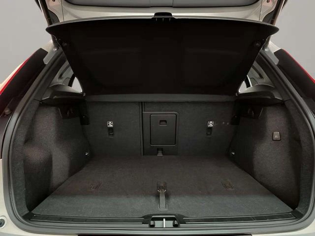 Used 2025 Volvo XC40 B5 Plus image 88