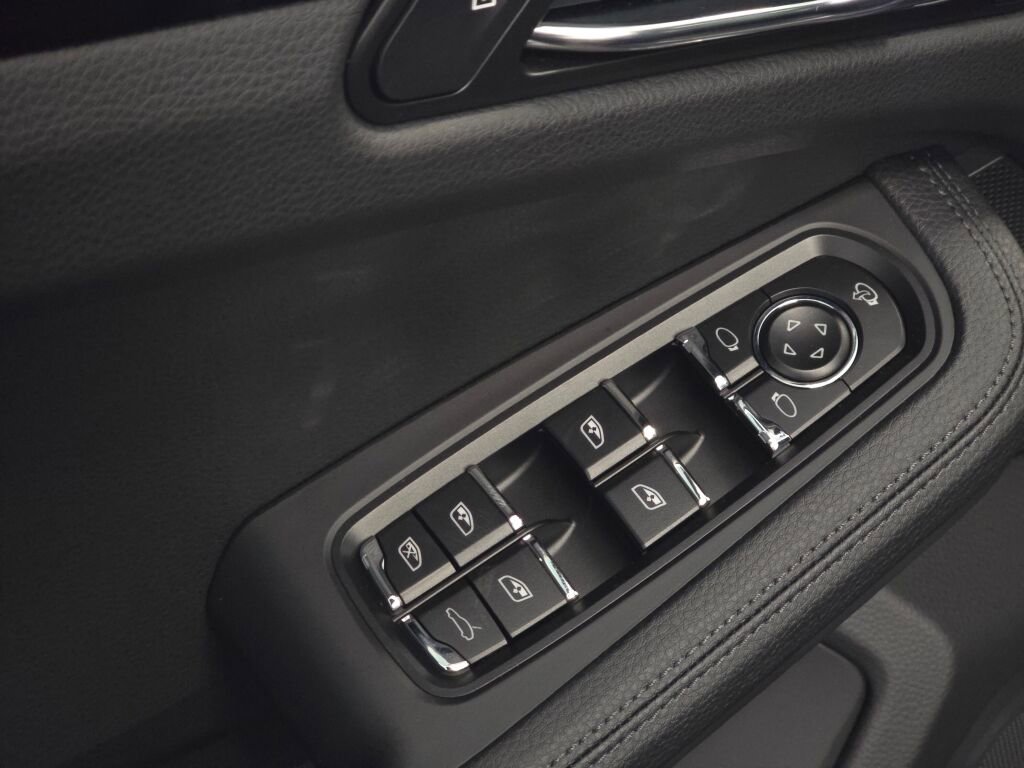 New 2026 Porsche Macan S image 33