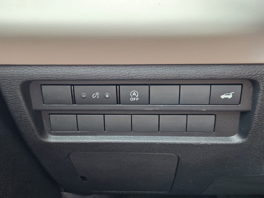 New 2026 Mitsubishi Outlander LE image 17